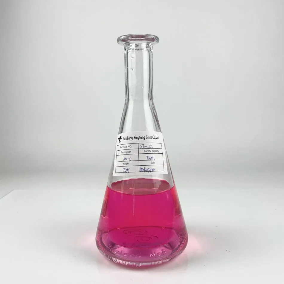 Korgiga kooniline klaaspudel